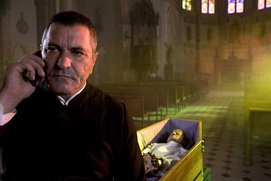 Une scène du film Le missionnaire Une scène du film Le missionnaire