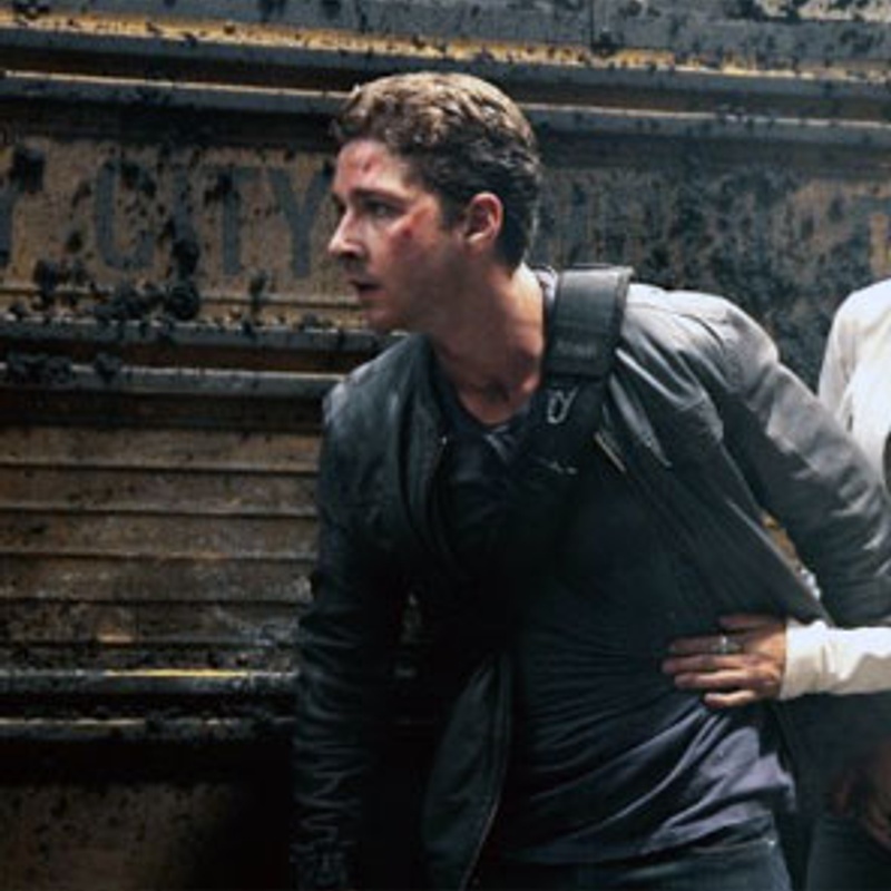Shia LaBeouf et Rosie Huntington-Whiteley dans le film Transformers: Dark of the Moon