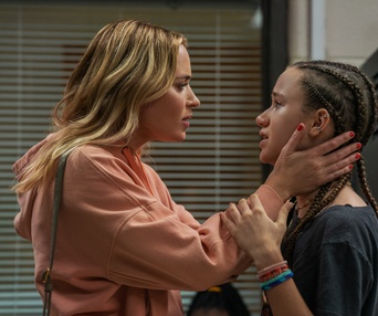 Une scène du film Pain Hustlers