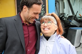 Sur le plateau du film La Sacrée