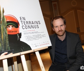 Sur le tapis rouge du film En terrains connus