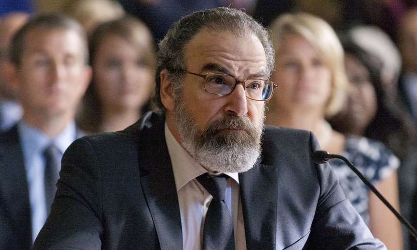 Mandy Patinkin prêtera sa voix pour la reprise des Schtroumpfs