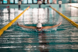 Une scène du film The Swimmers