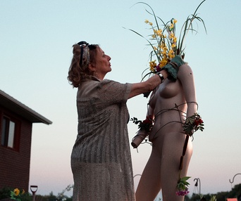 Une scène du film Quand l'amour se creuse un trou