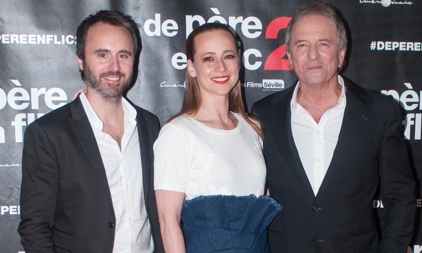 Tapis rouge de la première de la comédie De père en flic 2