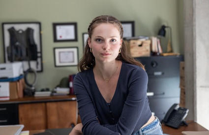 Image de l'article Lili Francke Robitaille de «Dumas» dans une nouvelle série torride