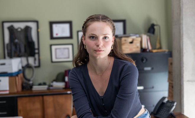Image de l'article Lili Francke Robitaille de «Dumas» dans une nouvelle série torride
