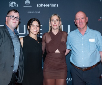 Première du film Seule au front (Out Standing)