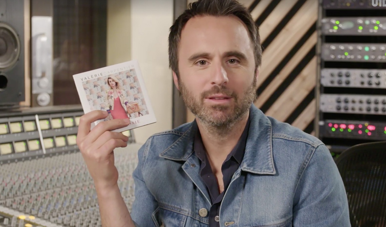 Louis-José Houde nous fait hurler de rire avec ses remerciements d'albums 2017