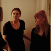 Une scène du film <em>His Three Daughters</em>