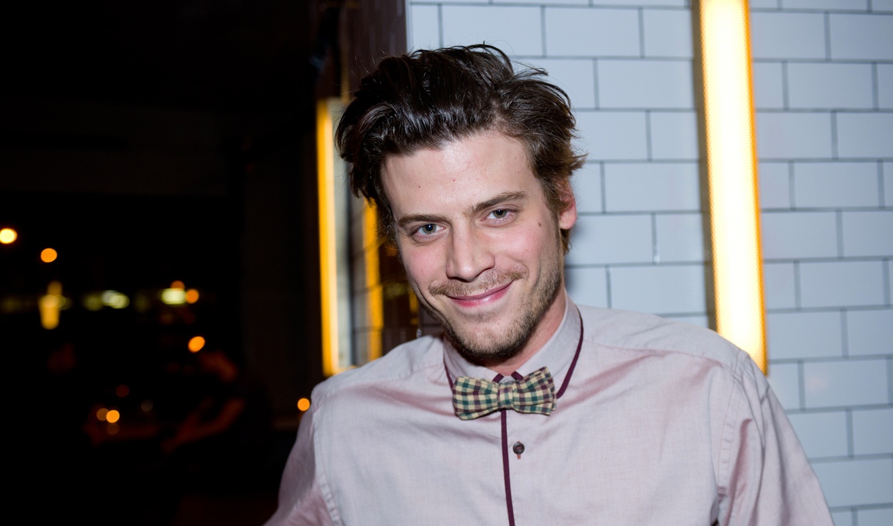 François Arnaud sera un voyageur temporel dans le film Origami