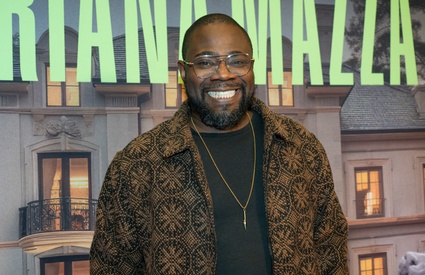 Image de l'article Richardson Zéphir pose avec sa conjointe humoriste sur un tapis rouge