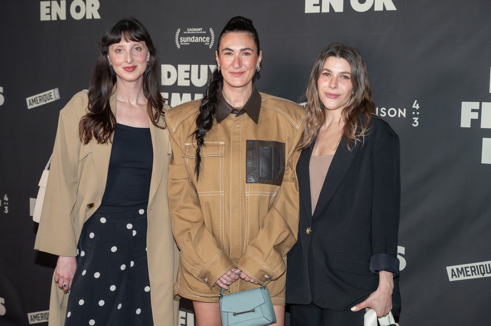 Tapis rouge de Deux femmes en or