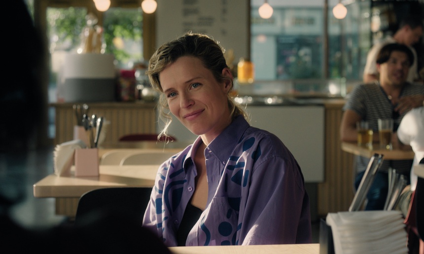 Charlotte Aubin bouleverse le destin de Joan Chen dans la bande-annonce de « Montréal, ma belle »