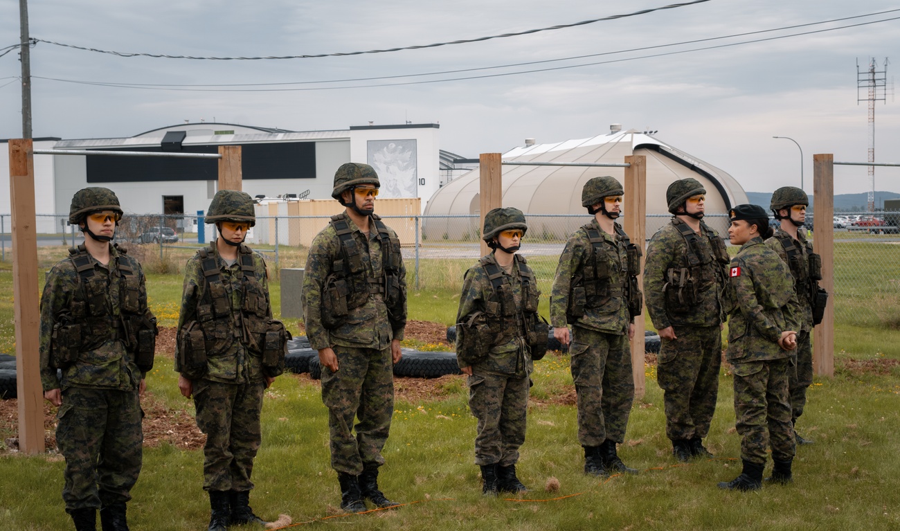 Image de l'article Avez-vous reconnu cette vedette de téléréalité parmi les soldats des «Armes» ?