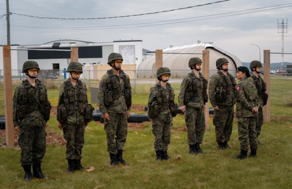 Image de l'article Avez-vous reconnu cette vedette de téléréalité parmi les soldats des «Armes» ?