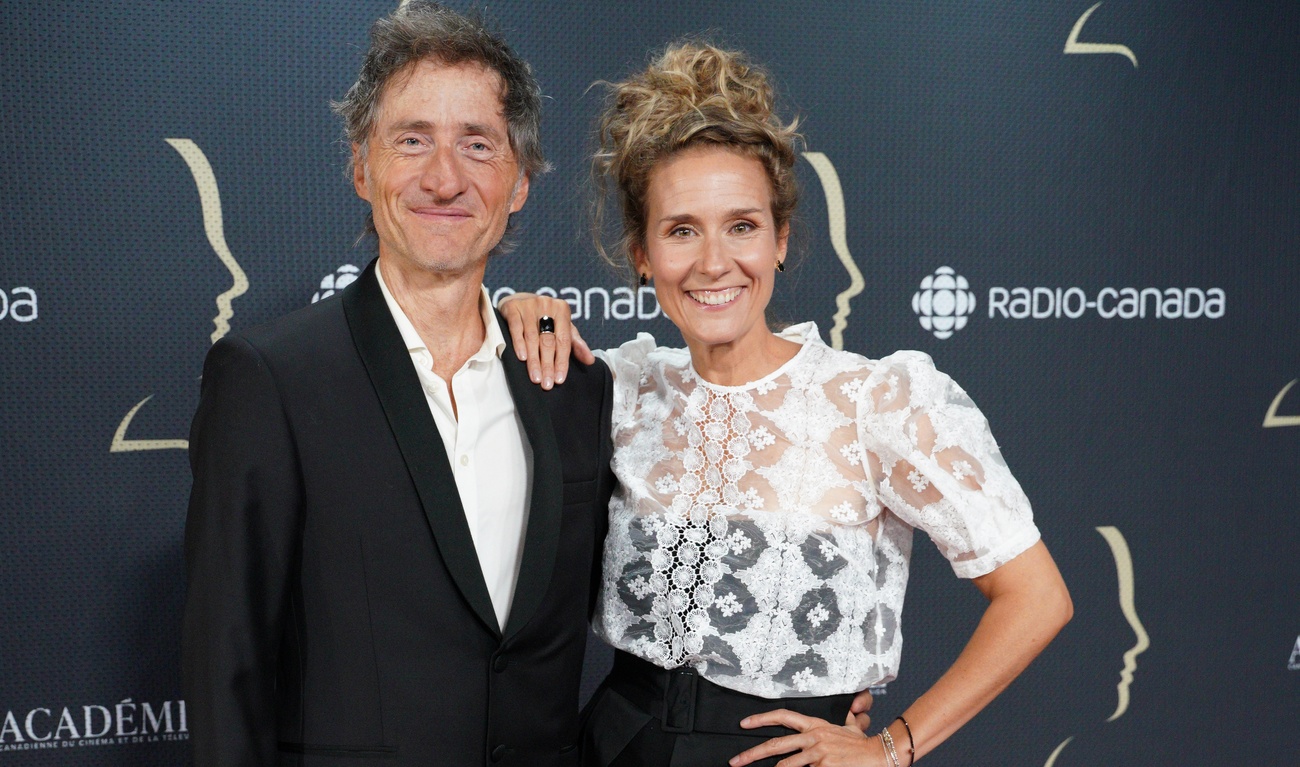 Image de l'article Rare apparition du fils aîné d'Emmanuel Bilodeau et Édith Cochrane sur un tapis rouge