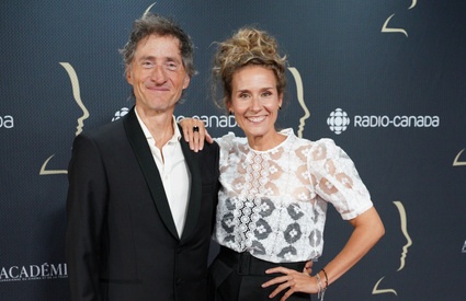 Image de l'article Rare apparition du fils aîné d'Emmanuel Bilodeau et Édith Cochrane sur un tapis rouge