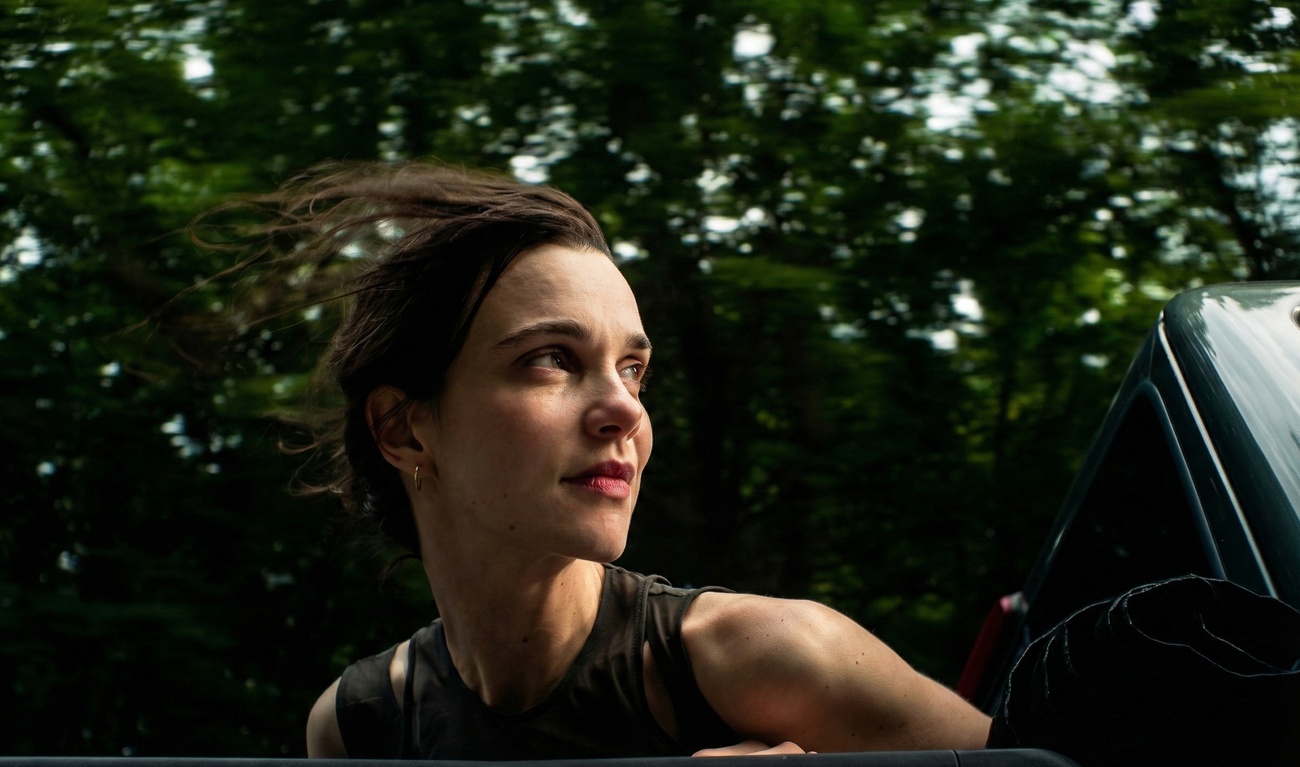 Image de l'article Ailleurs la nuit : Une affiche et une date pour le premier long métrage primé de Marianne Métivier