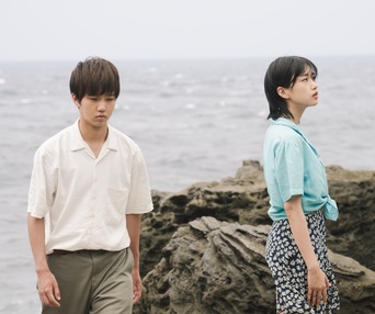 Image du film Two Seasons, Two Strangers