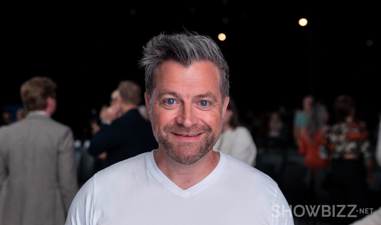 Image de l'article L'amoureuse connue de Patrick Groulx pose lors de la première de son conjoint