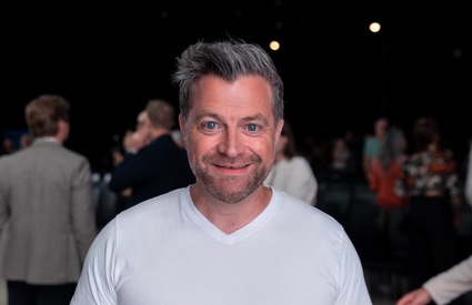 Image de l'article L'amoureuse connue de Patrick Groulx pose lors de la première de son conjoint